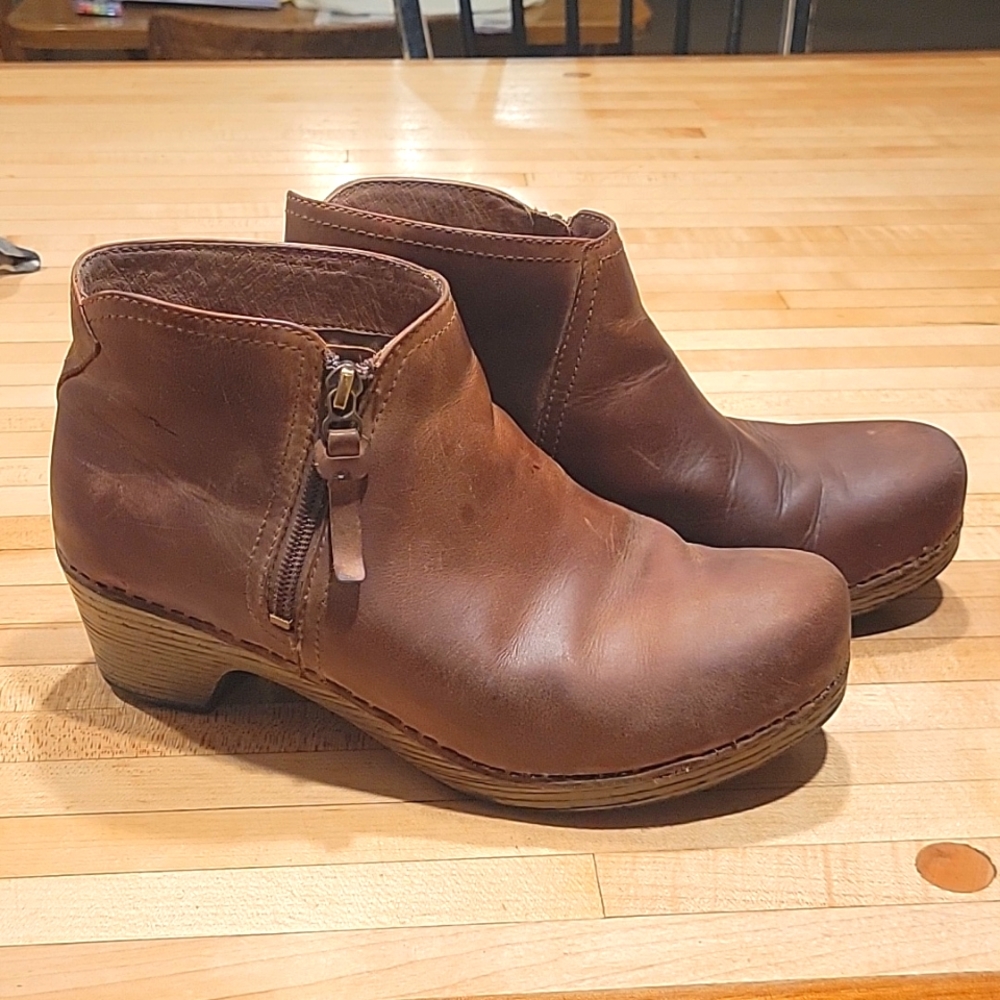 Size 39 (women's 8.5-9) Dansko Shoes